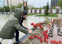 Наши дети возложили цветы к Вечному огню